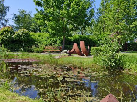 Teich im Skulpturengarten in Funnix