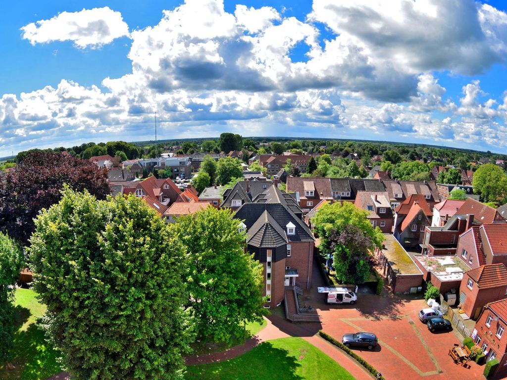 Luftaufnahme von Häusern und Bäumen in Wittmund