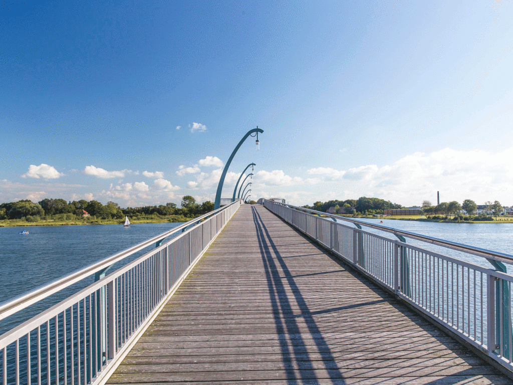 Die Brücke über das Wangermeer bei Hohenkirchen